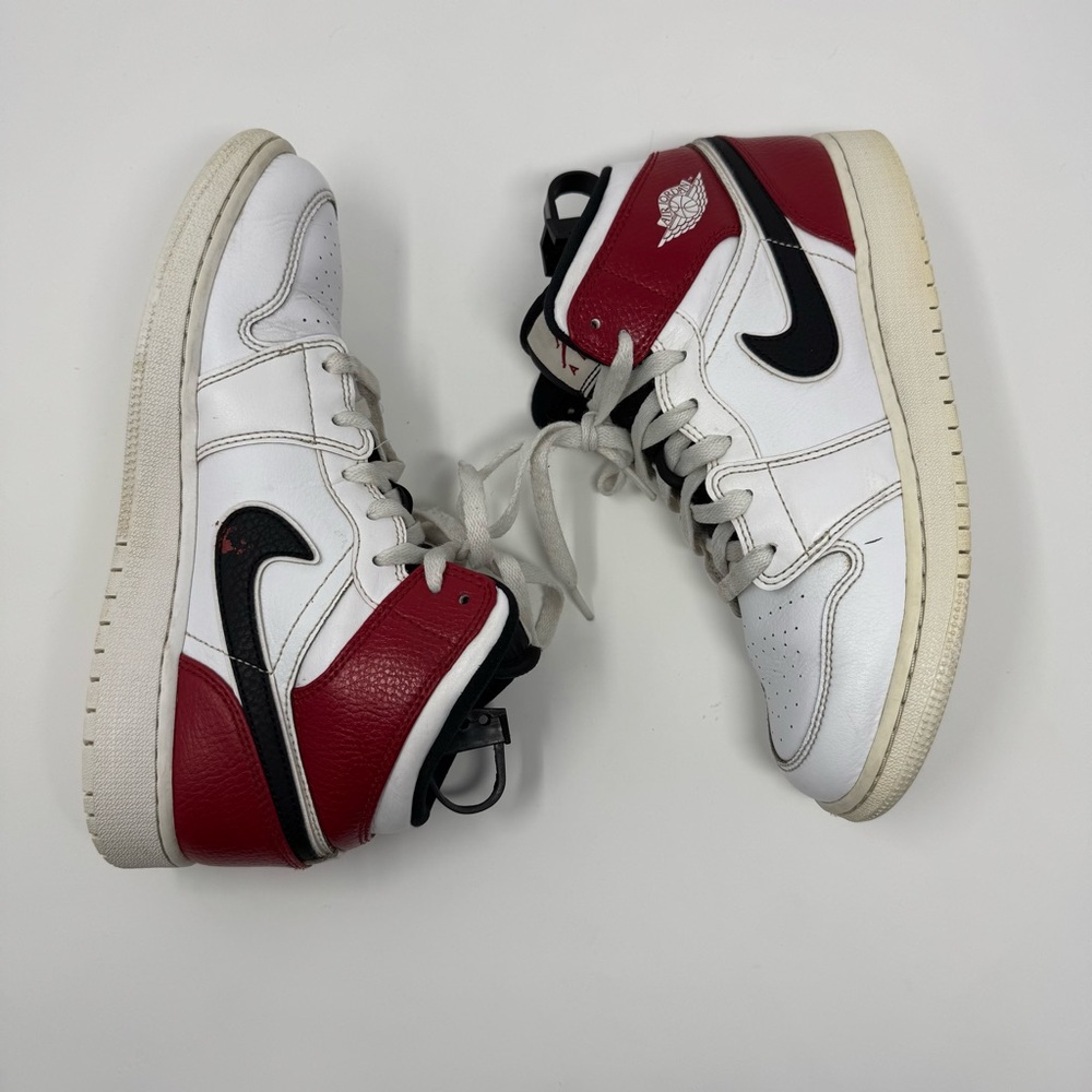 Size 6.5 Youth Nike Air Jordan 1 Mid white Chicago 554725-116 - Picture 8 of 14